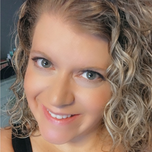 Meet your Posher, Shannon - Picture 3 of 3